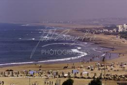 Image du Maroc Professionnelle de  Vue aérienne de la plage d'Asilah, ville du nord du Maroc sur l'océan Atlantique à 40 km au sud de Tanger, Vendredi 9 Août 2002.(Photo / Abdeljalil Bounhar)




 